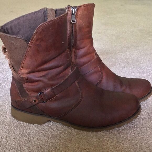 TEVA De La Vina Low Brown Boot - Picture 1 of 8